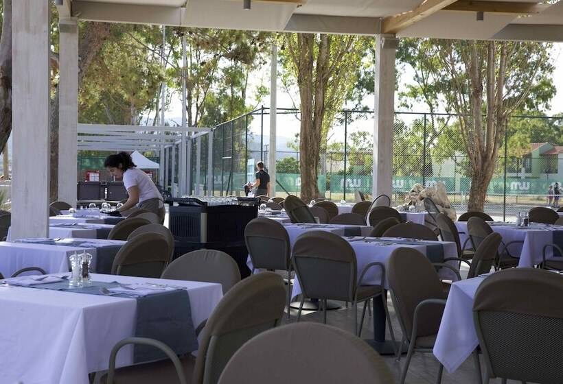 בית מלון כפרי Paleros Beach Resort