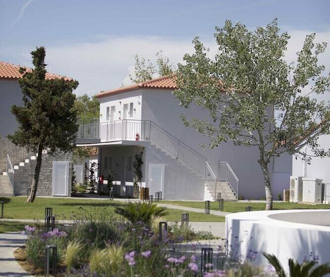 בית מלון כפרי Paleros Beach Resort