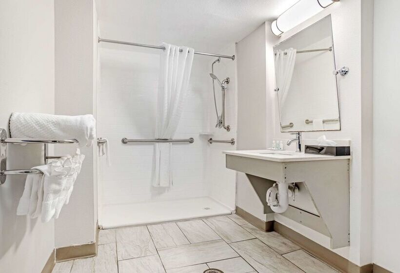 Отель Quality Inn And Conference Center