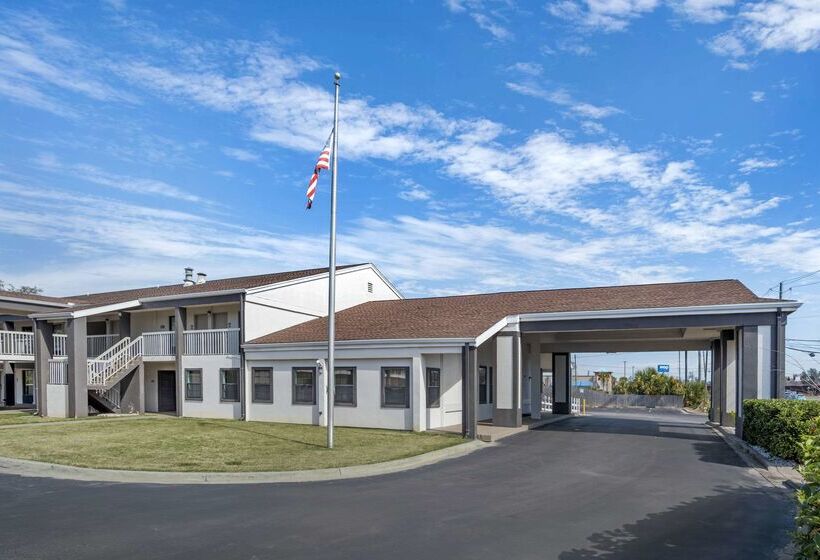 Отель Quality Inn And Conference Center