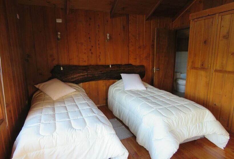 Отель Quintre Lodge