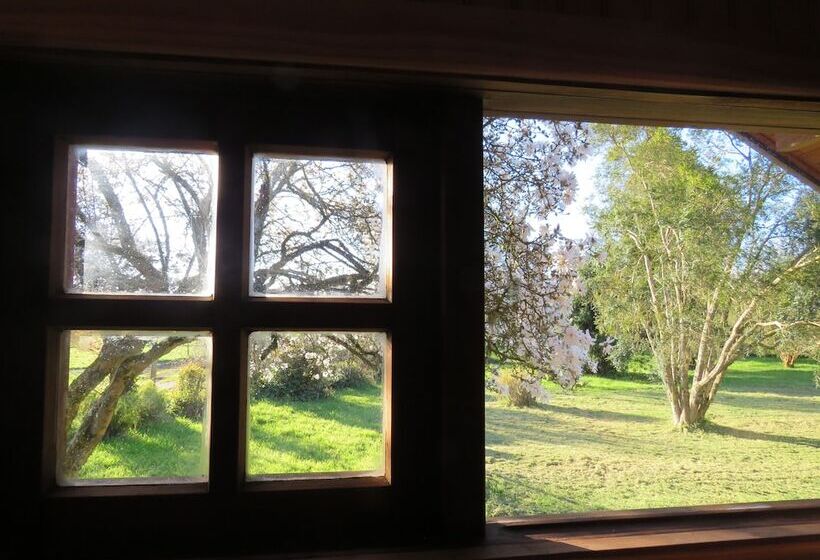 Отель Quintre Lodge