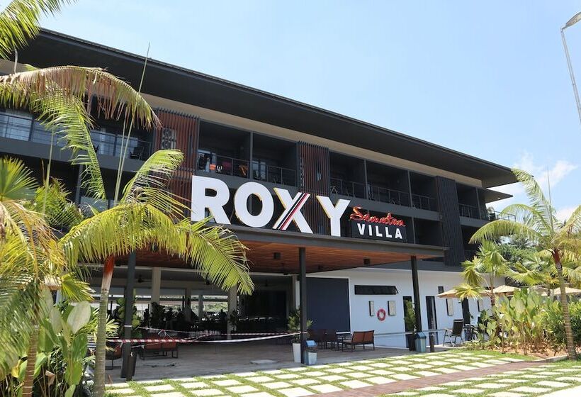 酒店 Roxy Sematan Villa & Townhouse