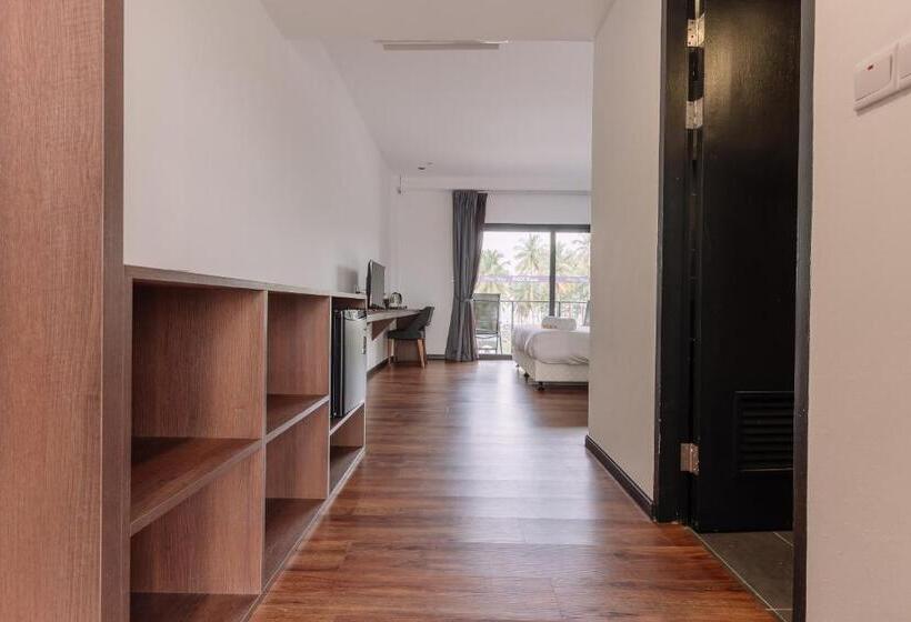 酒店 Roxy Sematan Villa & Townhouse