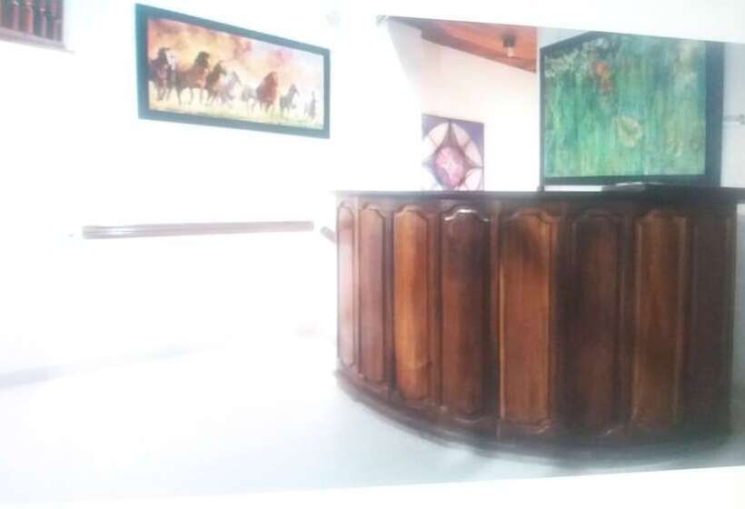 هتل Royal Bacarly