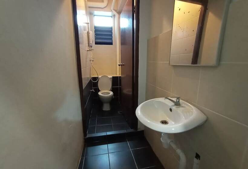 ホテル Spot On 89909 Stay On 002