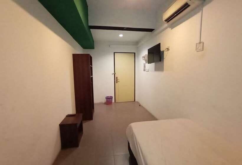 Отель Spot On 89909 Stay On 002