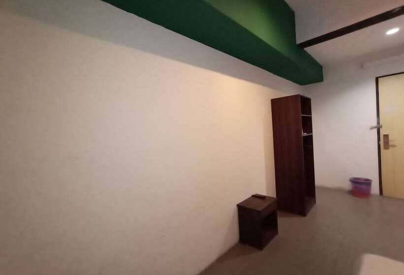 Отель Spot On 89909 Stay On 002