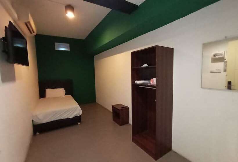 Отель Spot On 89909 Stay On 002