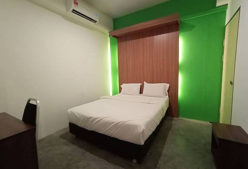 ホテル Spot On 89909 Stay On 002