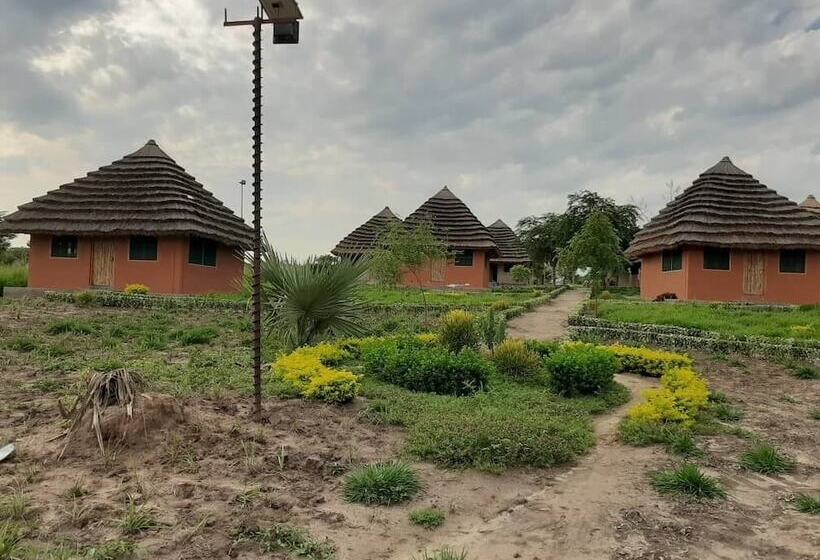 هتل Tangi Safaris Lodge