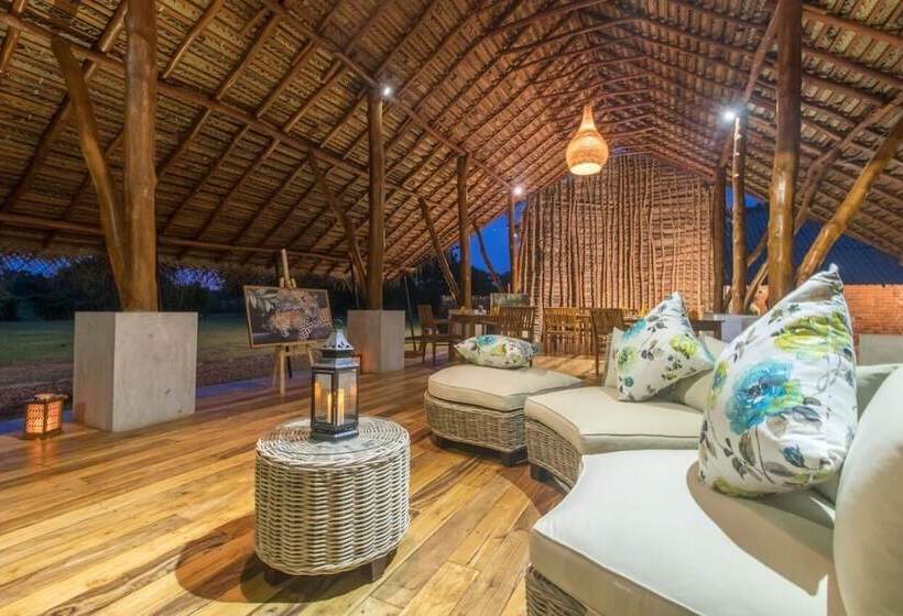 ホテル Thamaravila Wilpattu Luxury Tented Villa