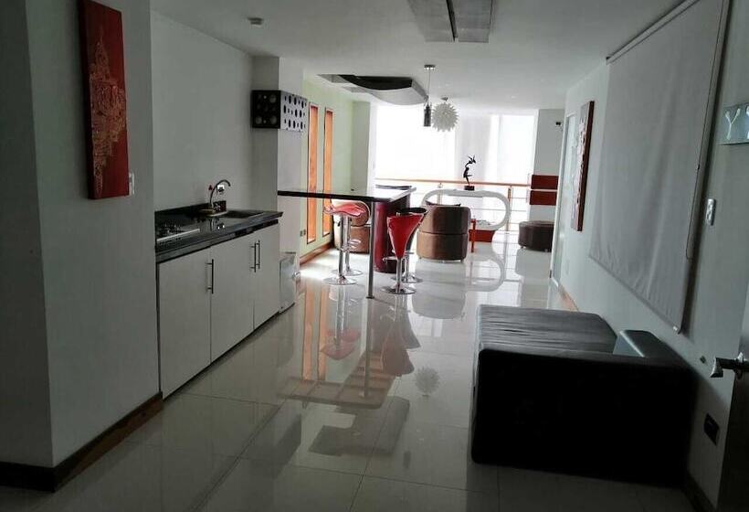 Отель Torre De Cristal