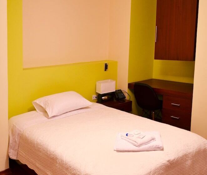 Отель Torre De Cristal