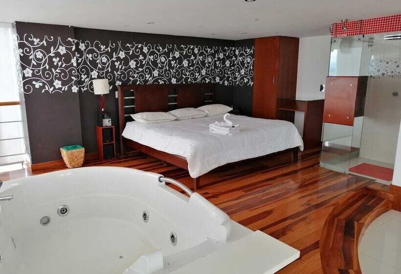 Отель Torre De Cristal