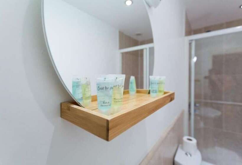 ホテル Innit Rooms   Upper Rock