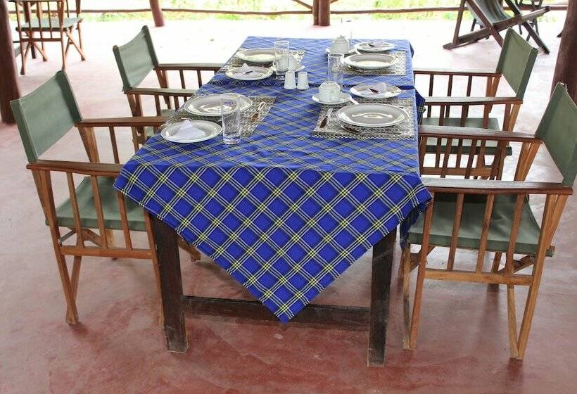 בית מלון כפרי Zarafa Tented Camp