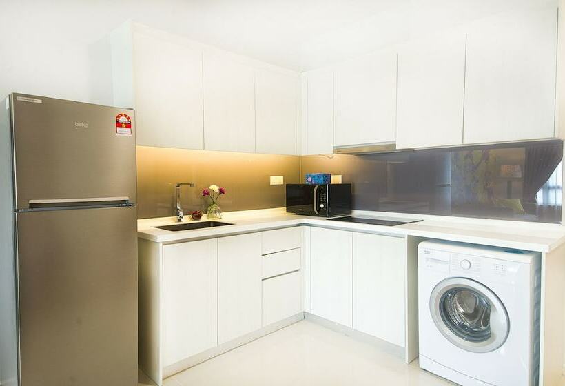 Hotel Zenith Suites Jbcc By Okgostay