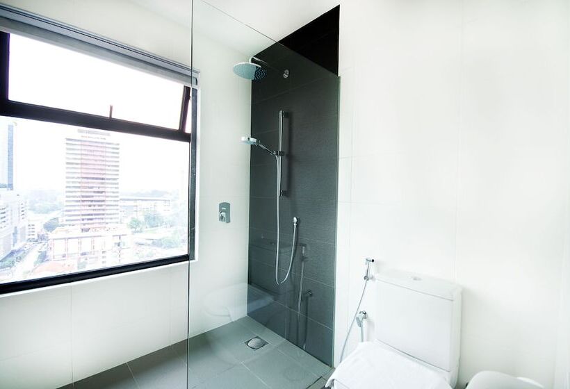 Hotel Zenith Suites Jbcc By Okgostay