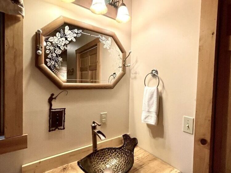 Leave The Stress Behind!  Private Hot Tub, Pet And Motorcycle Friendly, Let Peace And Nature Surroun