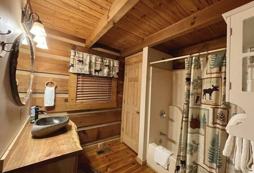 Leave The Stress Behind!  Private Hot Tub, Pet And Motorcycle Friendly, Let Peace And Nature Surroun