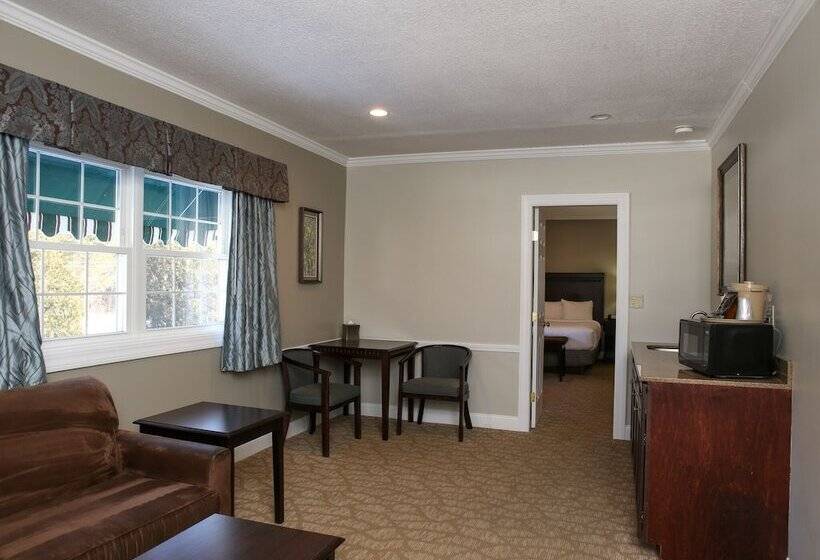 مُتل Golden Apple Inn