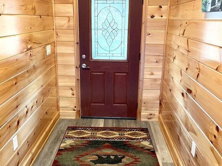 Peaceful Family Cabin Near Fishing With Over 100 Acres Of Mountain And Field Trails To Explore! 2 Be