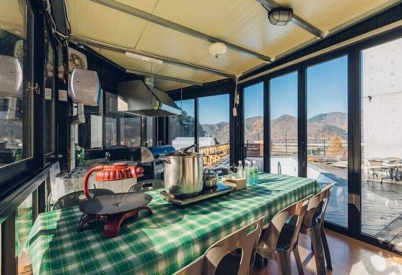 פנסיון Asamo Poolvilla