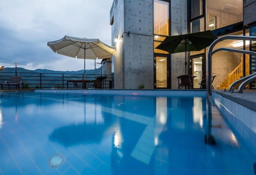 פנסיון Asamo Poolvilla