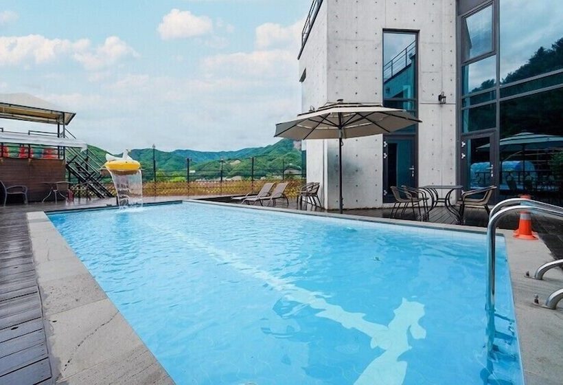 פנסיון Asamo Poolvilla