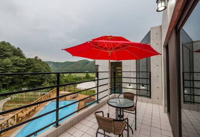 פנסיון Asamo Poolvilla