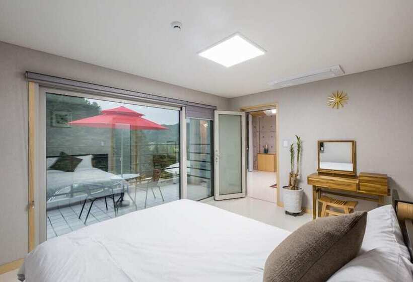 פנסיון Asamo Poolvilla