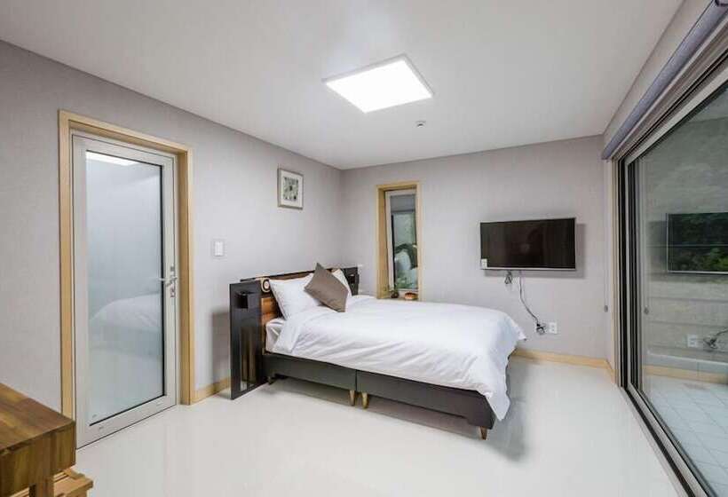 פנסיון Asamo Poolvilla