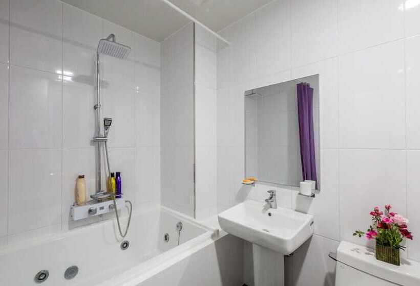 פנסיון Asamo Poolvilla
