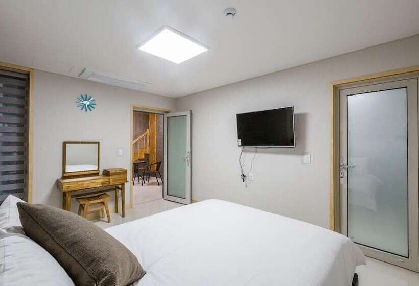 פנסיון Asamo Poolvilla