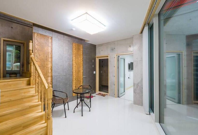 פנסיון Asamo Poolvilla