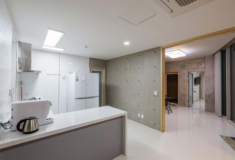 פנסיון Asamo Poolvilla