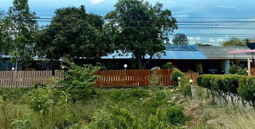 펜션 Baan Nopparat