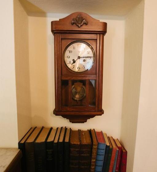 פנסיון Ellis Full Guest House