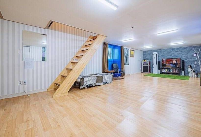 膳宿费 Gallery 774