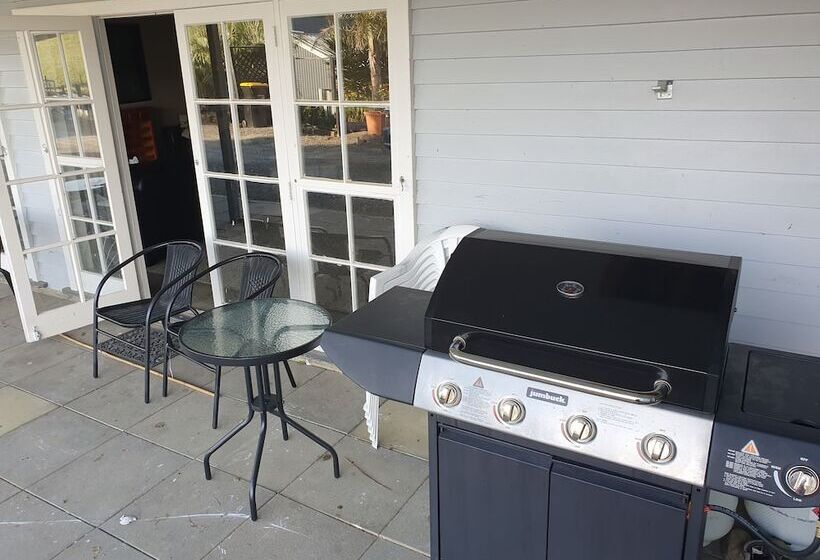 Пансион Koromatua Homestead