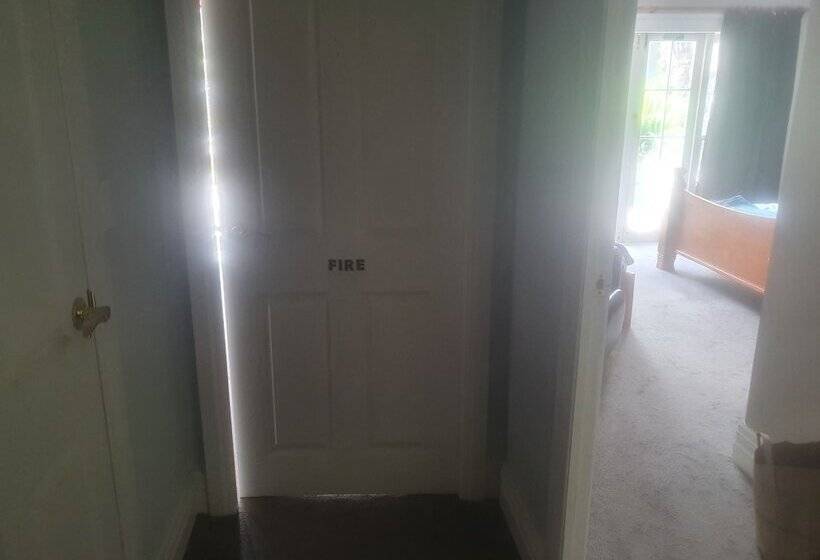 Пансион Koromatua Homestead