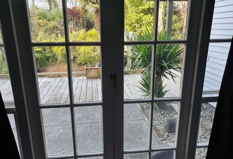 Пансион Koromatua Homestead