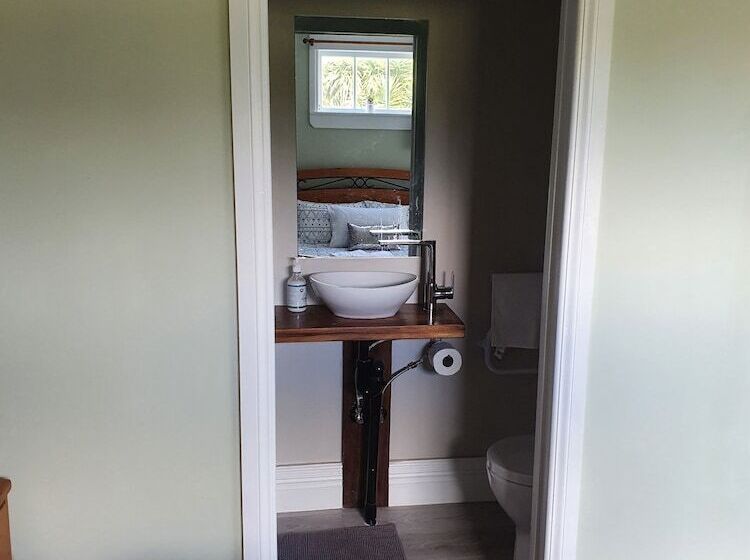 Пансион Koromatua Homestead