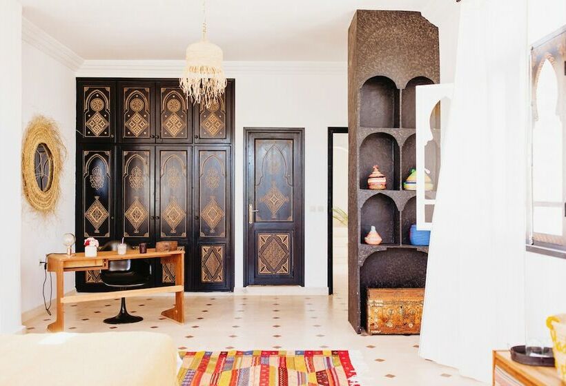 پانسیون La Maison Des Ailleurs