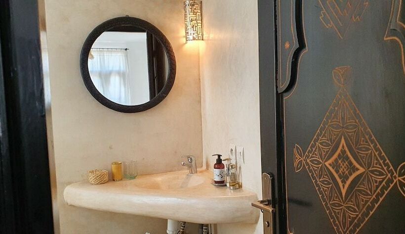 پانسیون La Maison Des Ailleurs