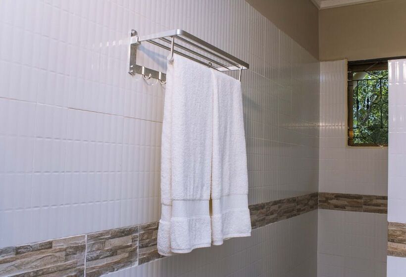 ペンション Mantis Lodge & Camping Site