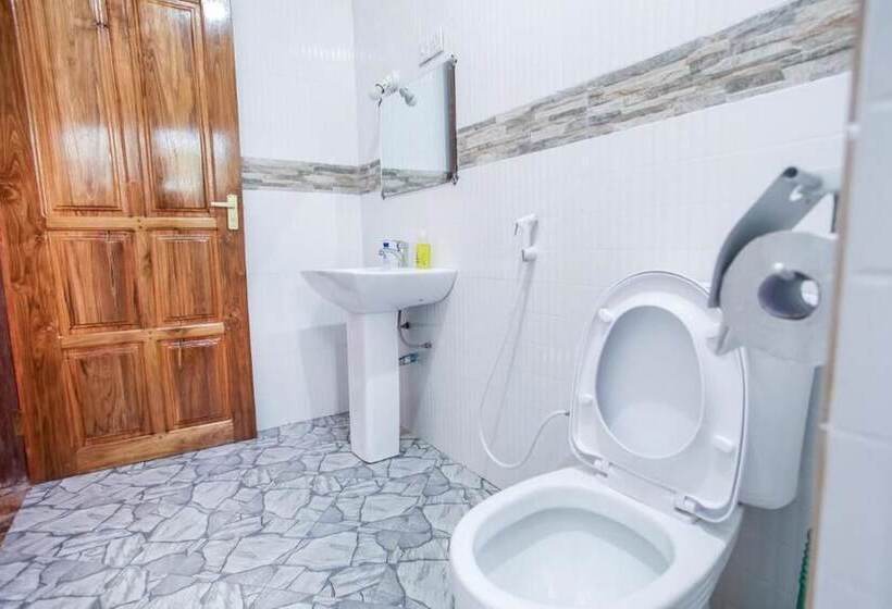 פנסיון Mantis Lodge & Camping Site