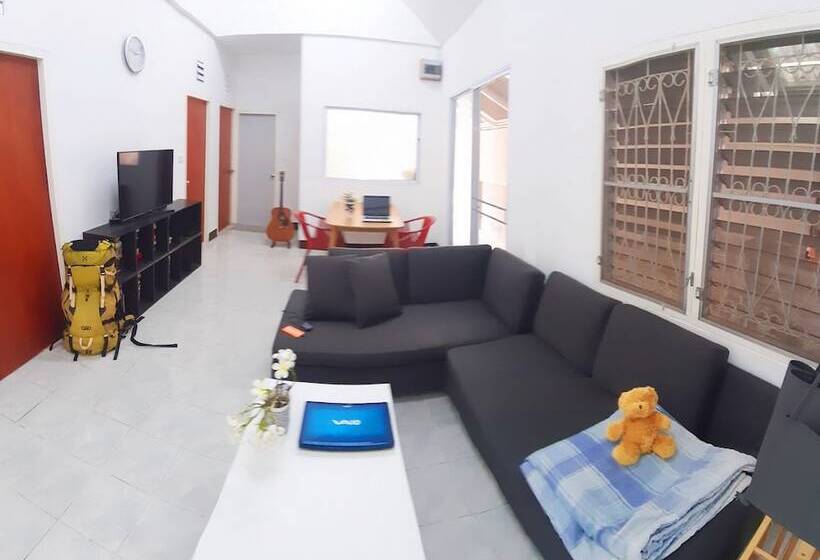 פנסיון Mj House Stay With Guest And Host