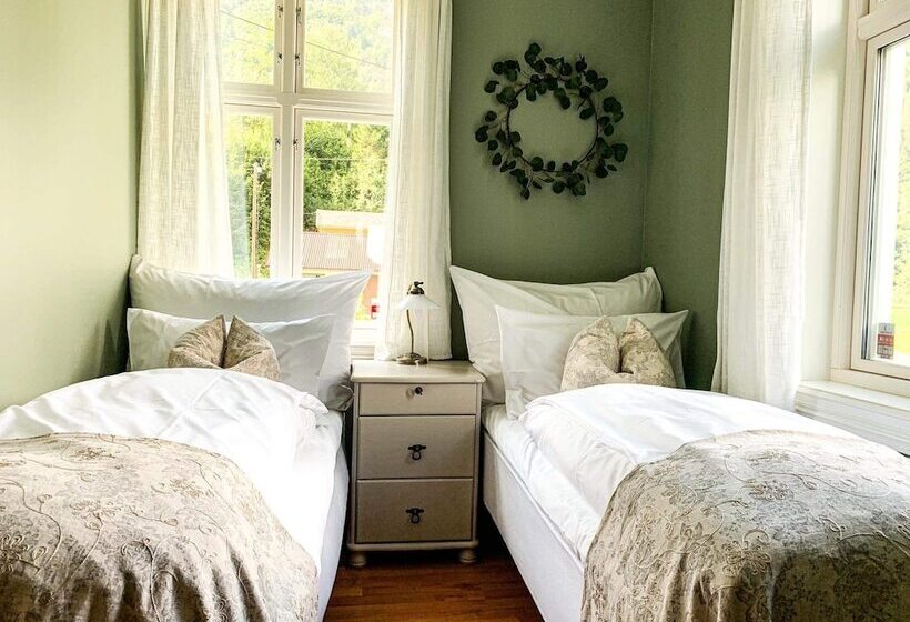 Пансион Petrines Guesthouse